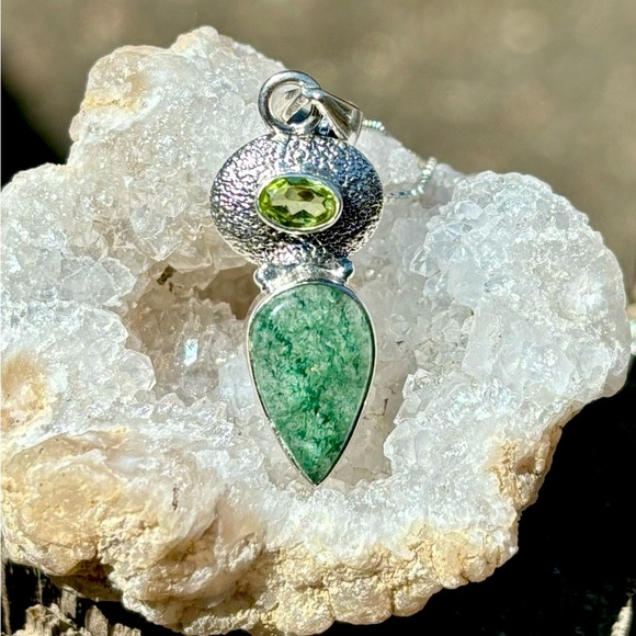 Adventurine & Peridot Necklace - Picture 5 of 15